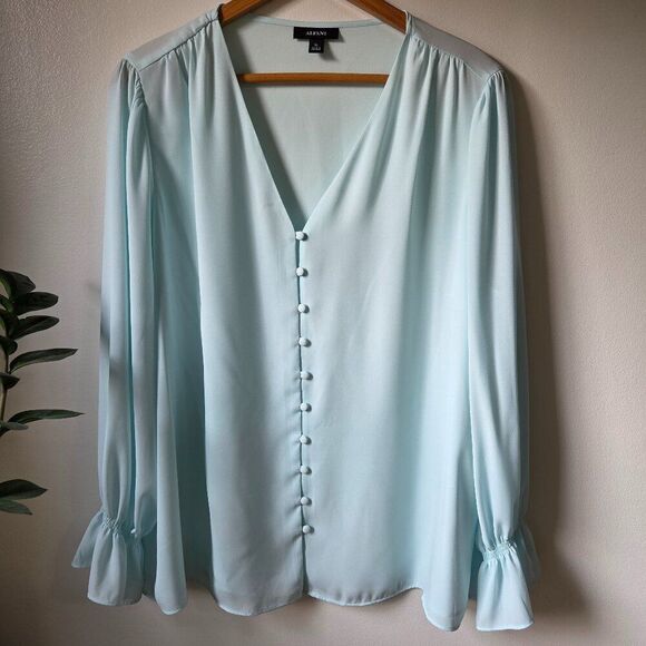 EUC LIKE NEW ALFANI LIGHT BLUE V NECK BUTTON DOWN LONGSLEEVES TOP SIZE XL - Picture 1 of 16